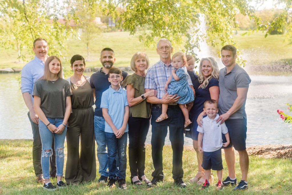 Extended family photographer st. Charles MO