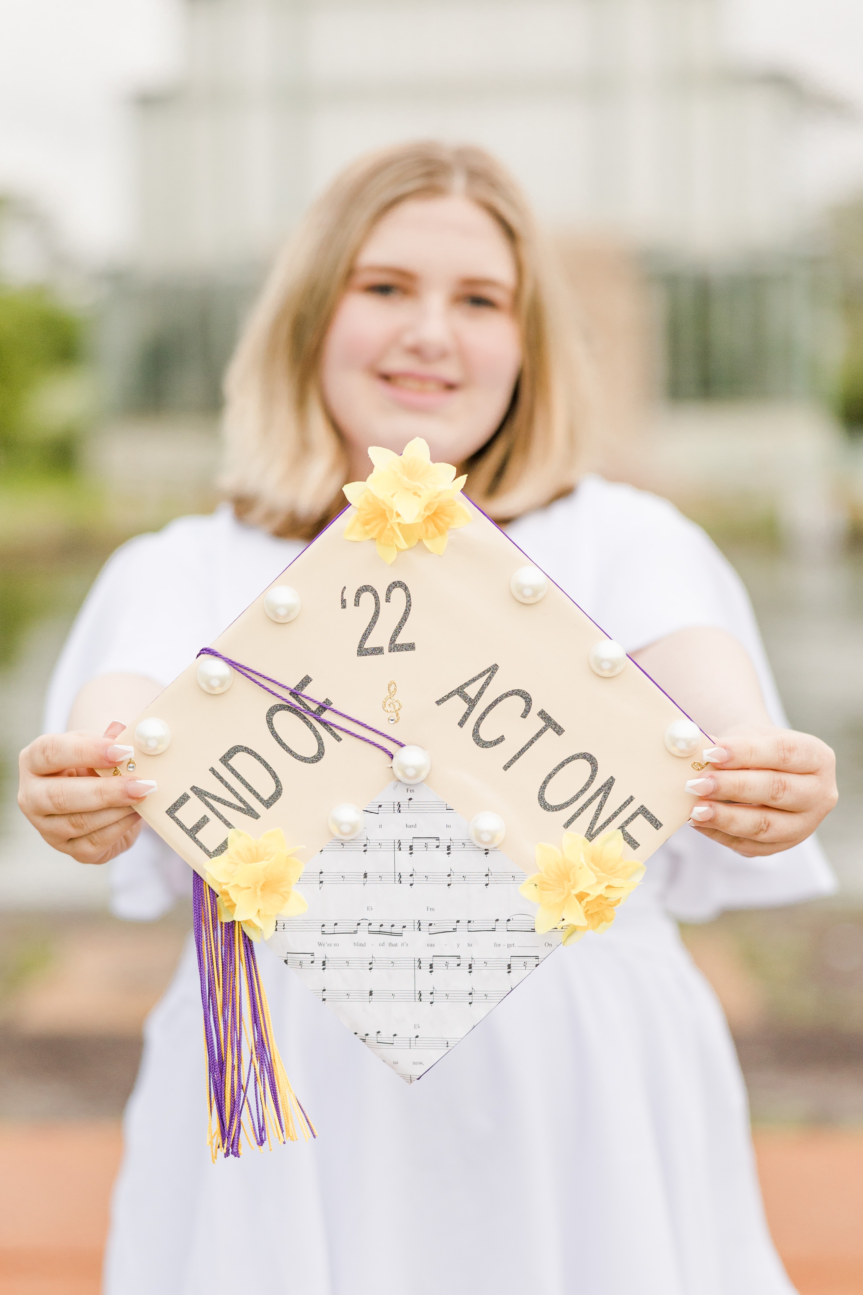 cap and gown senior photos st. Charles mo