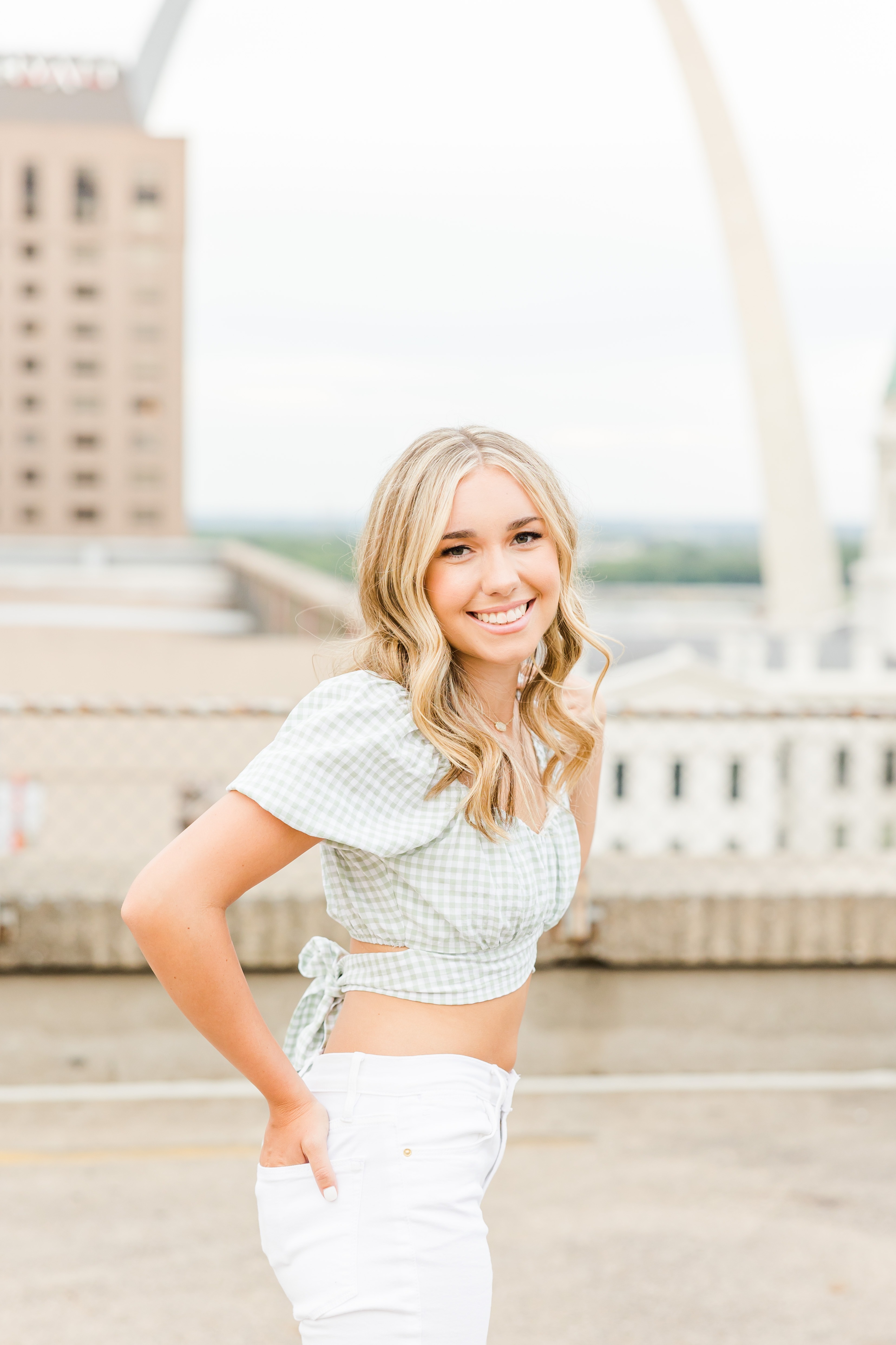 senior photos with the arch STL