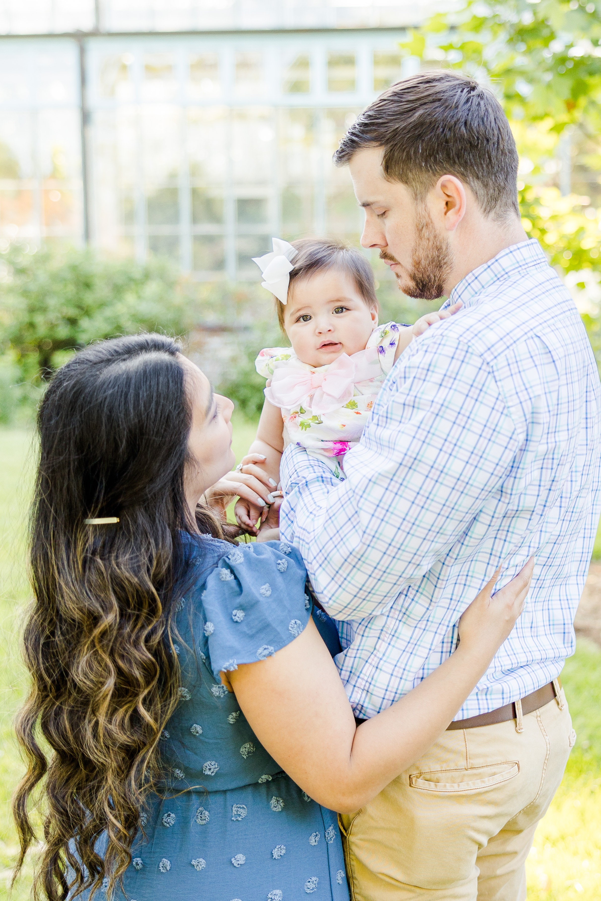 family photos outside the Jewel Box in Forest Park